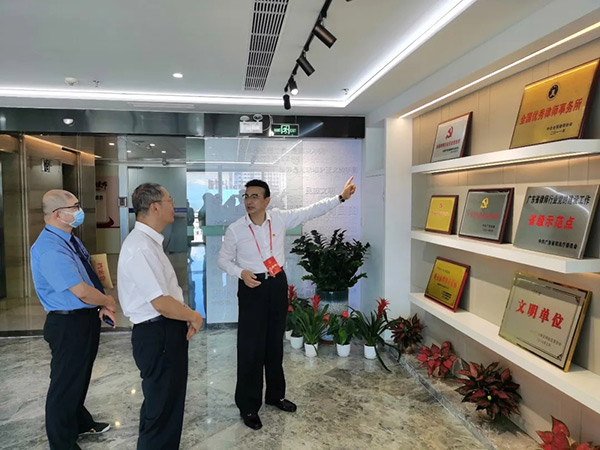 深圳市检察院领导一行到宝城所答复市人大代表建议