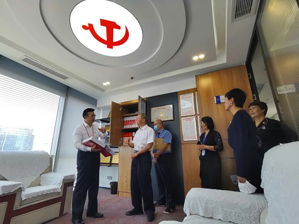 深圳市检察院领导一行到宝城所答复市人大代表建议