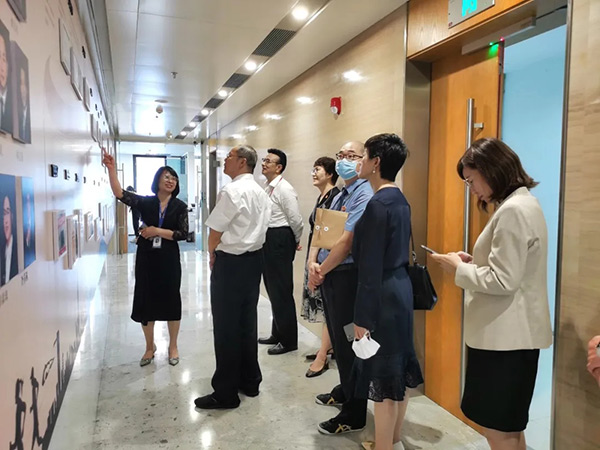 深圳市检察院领导一行到宝城所答复市人大代表建议